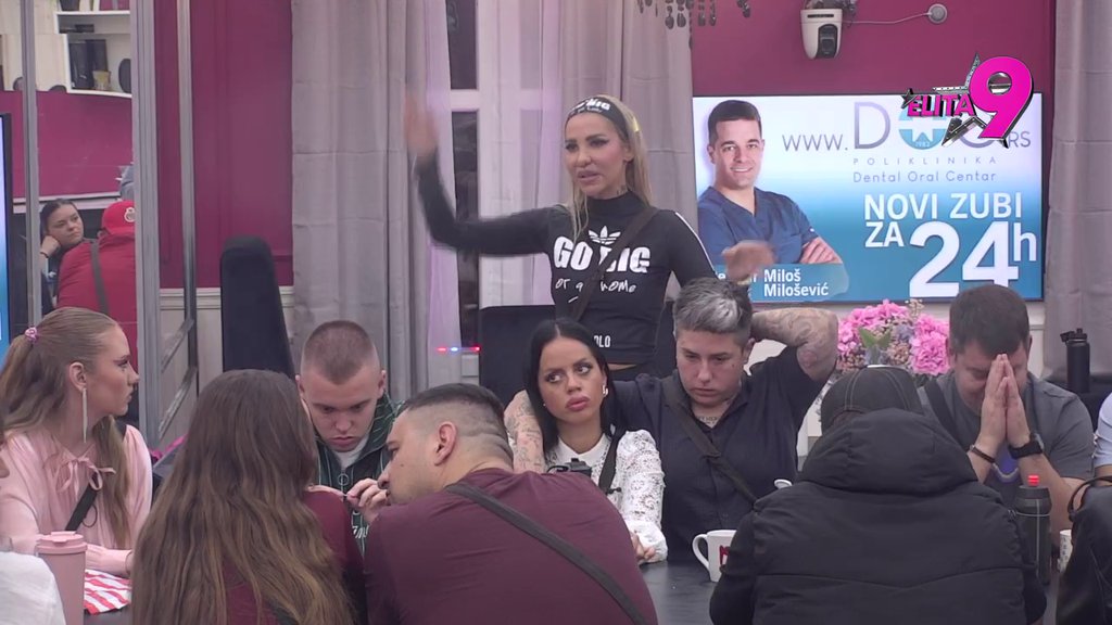 Ostavio si me kao kera i otišao u Ameriku: Aneli i Asmin OČI U OČI, izlazi sve na površinu, on je poziva da iznese dokaze: Neka se objavi jedna poruka gde sam joj napisao da je volim! (VIDEO)