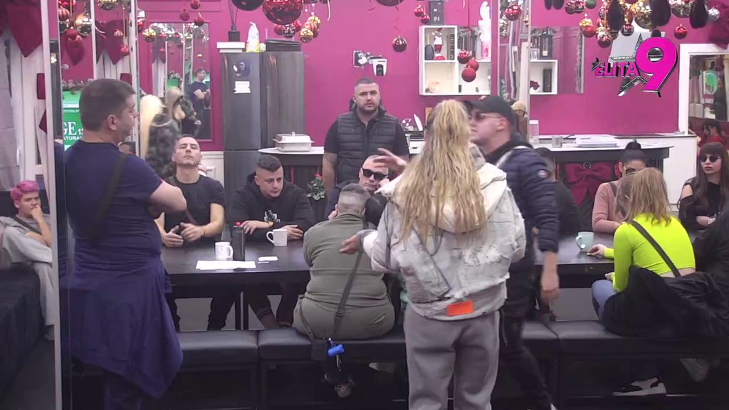 On je matirao sam sebe: Takmičari ubeđeni da Alibaba nije otišao u izolaciju zbog emocija prema Aneli, ona zaurlala iz petnih žila! (VIDEO)