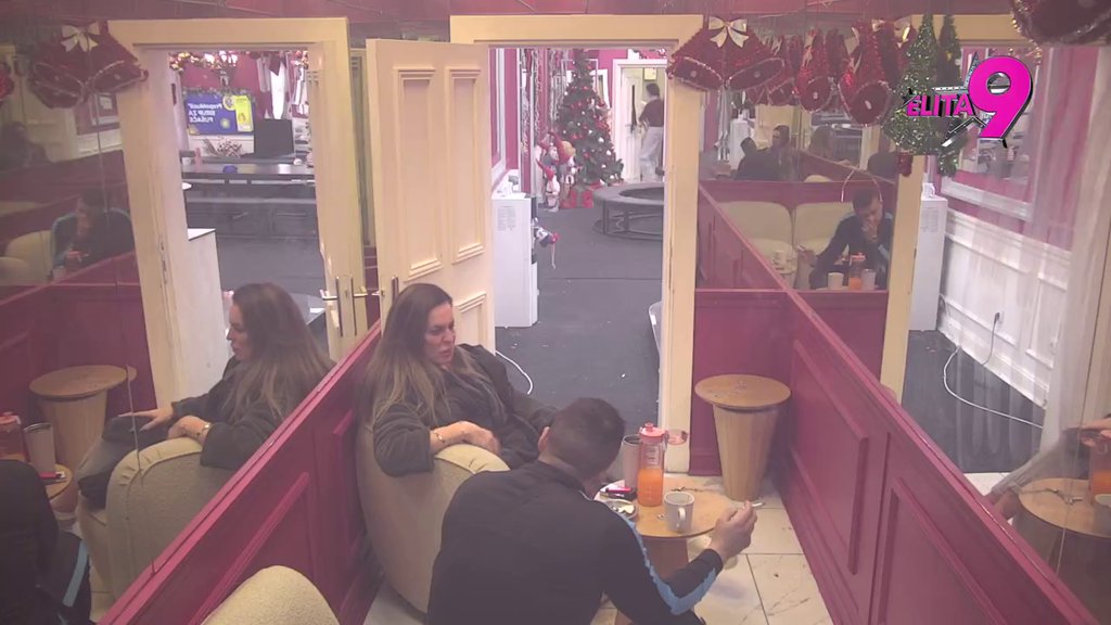 DLAKE OD BELOG, POLARNOG MEDVEDA! Kačavenda otkrila koliko je platila čizme pre 18 godina, NIKAD IH NIJE OPRALA! (VIDEO)