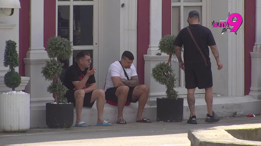 Anđelo SAM SEBI PUMPA EGO, smeška se kad pričaju da se devojke lože na njega! Luka ne može da svari Anđela, njegovo postojanje mu smeta! (VIDEO)