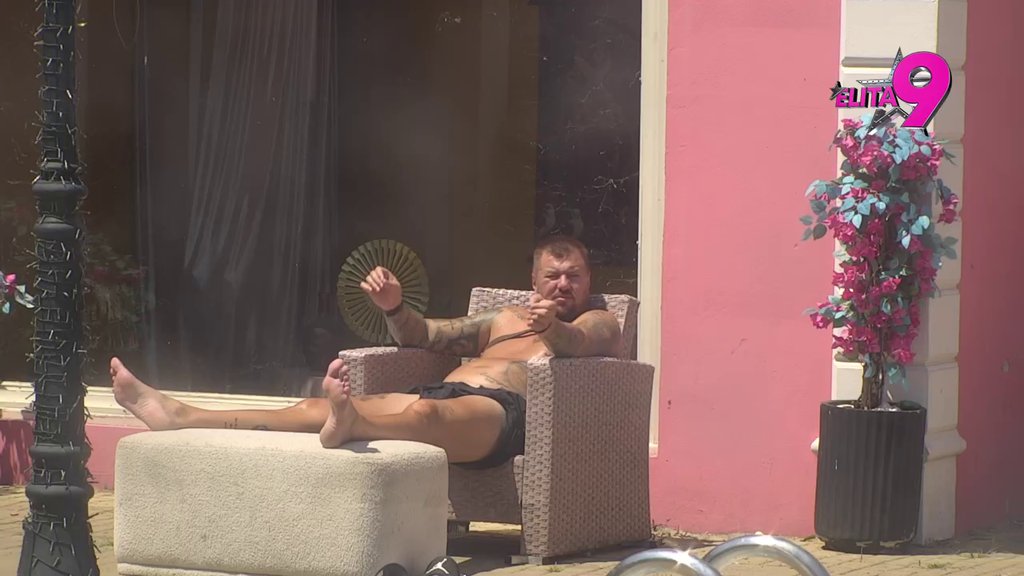 Stres mi ne treba, molim vas, aktivirajte se! Janjuš se nikad ozbiljnije obratio svojim fanovima: MOJE PRVO MESTO JE UGROŽENO! (VIDEO)