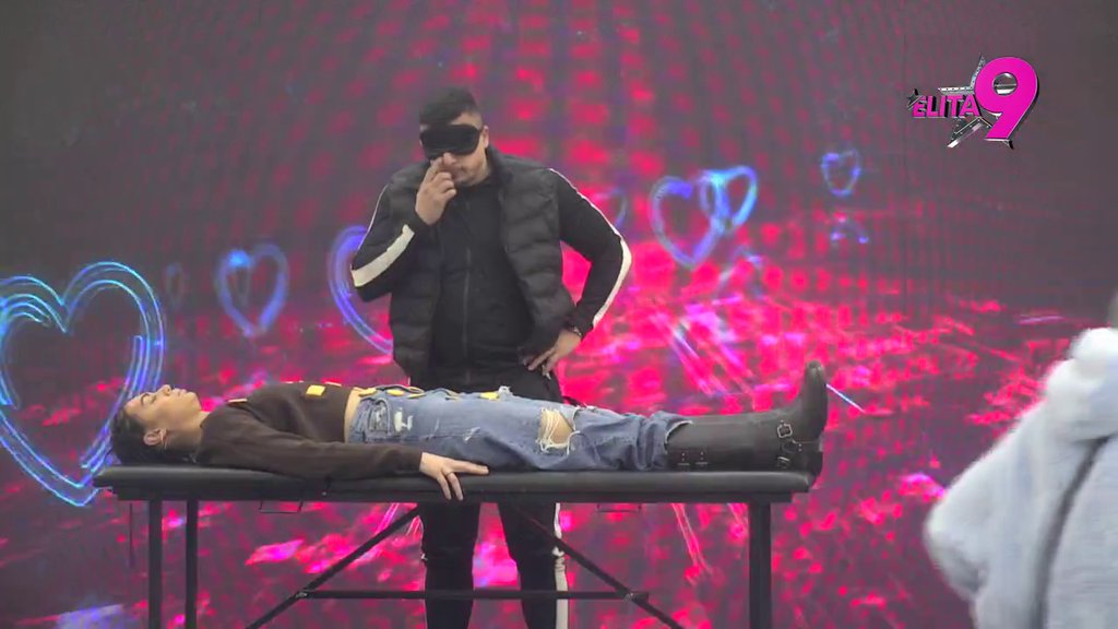 Izgoreo od ljubomore! Viktor poludeo zbog Mine i Terze, reagovao usred progama: Ajde foliraj se... (VIDEO)