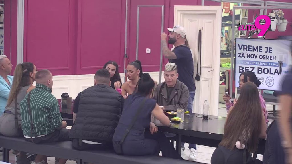 Ne zna gde udara: Kačavendi se trese tlo pod nogama, čupa se kako zna i ume od optužbi da je varala muža! (VIDEO)