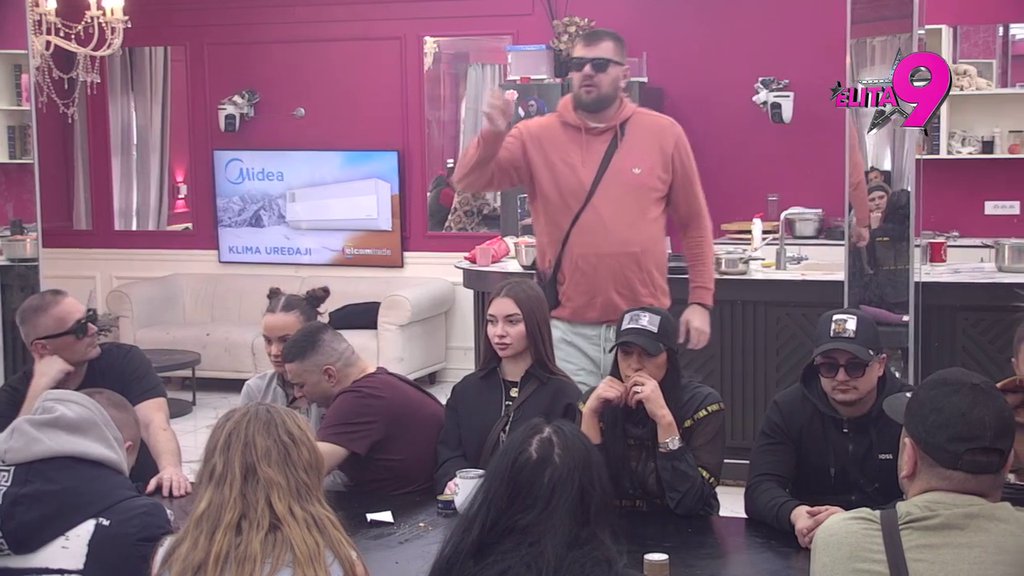 OVOME SE NIJE NADAO! Učesnici vinuli Urošev nastup u nebesa, dobio pohvale i od svojih suparnika: IZGLEDAO SI SVETSKI! (VIDEO)