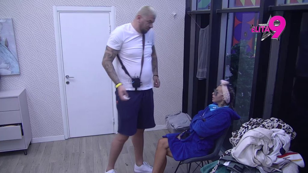 Ne može da veruje! Aneli divlja i urla na Janjuša jer je učesnici optužuju da je dodirivala stopalima Đukićevu intimu (VIDEO)