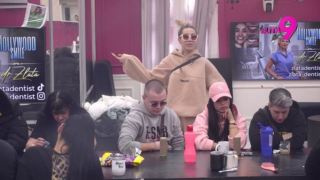 BRITKA SABLJA! Aneli repetirala vređalicu, pa uperila u pravcu Kačavende i Anite! Iskazala svoje gađenje prema njima! (VIDEO)