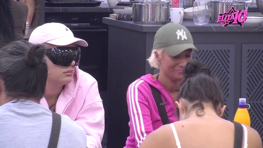 Napadna si, energija ti je veštačka: Poršelina brutalno osolila po Jasenki, nazvala je lošom osobom, pa udarila na njen moral: Blamu jedan ženski (VIDEO)