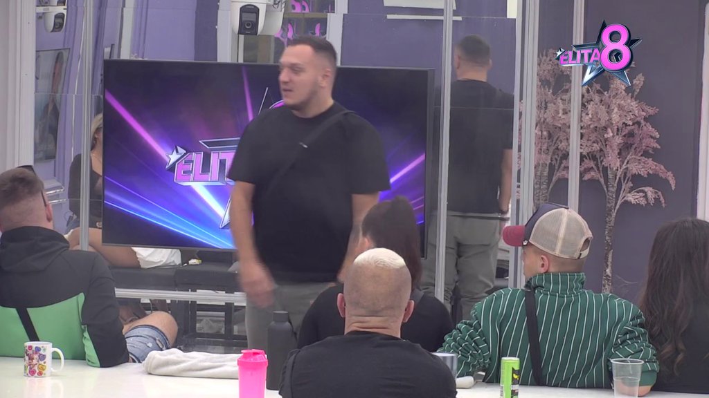 Džordi ponosno nosi titulu Gastozovog kmeta: On je vinuo u nebesa i nahvalio kao nikad, evo da li će se družiti napolju! (VIDEO)