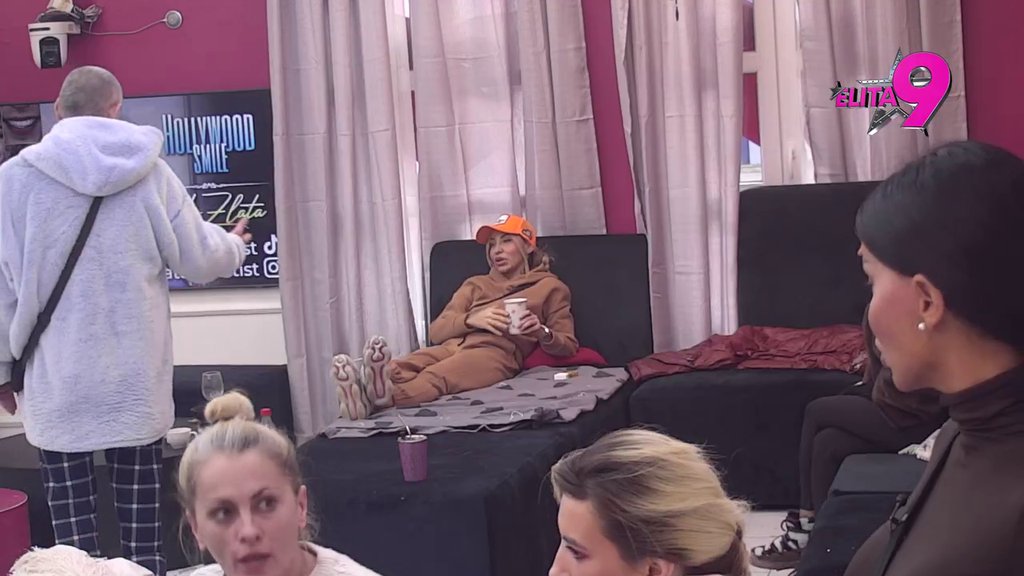 Mustafa je bolesnik, šizofreničar, i on i Mevlida! Aneli PSUJE NA SVA USTA bivšeg svekra i svekrvu, HAOS NE PRESTAJE! (VIDEO)