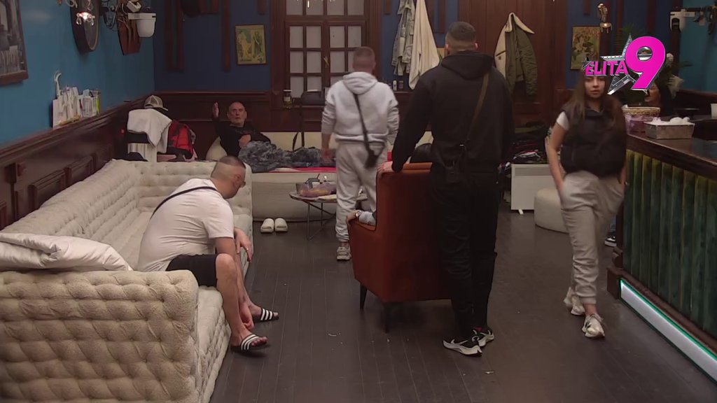 Karambol u cik zore: Dača ubacio u petu brzinu, svom silom bljuje vatru na Aneli i Anđela! (VIDEO)