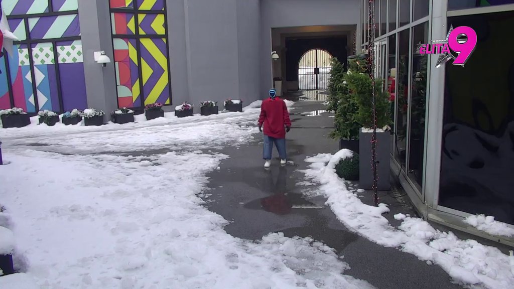 PROKLIZAVA! Toša šlajfuje po snegu, Bora mu dao podršku: Pao je Darko, a nećeš ti! (VIDEO)