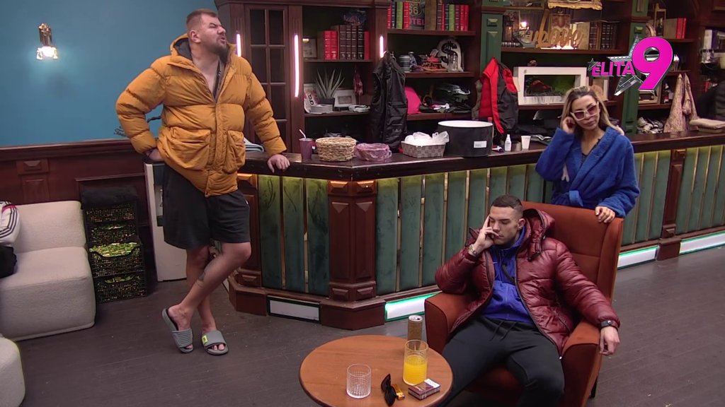 Ko ovu dramu režira?! Aneli otkrila da ju je Asmin grlio, pa potkačila Mevlidu: Majka njegova može da ga nagovori da mi NE VRATI Noru (VIDEO)