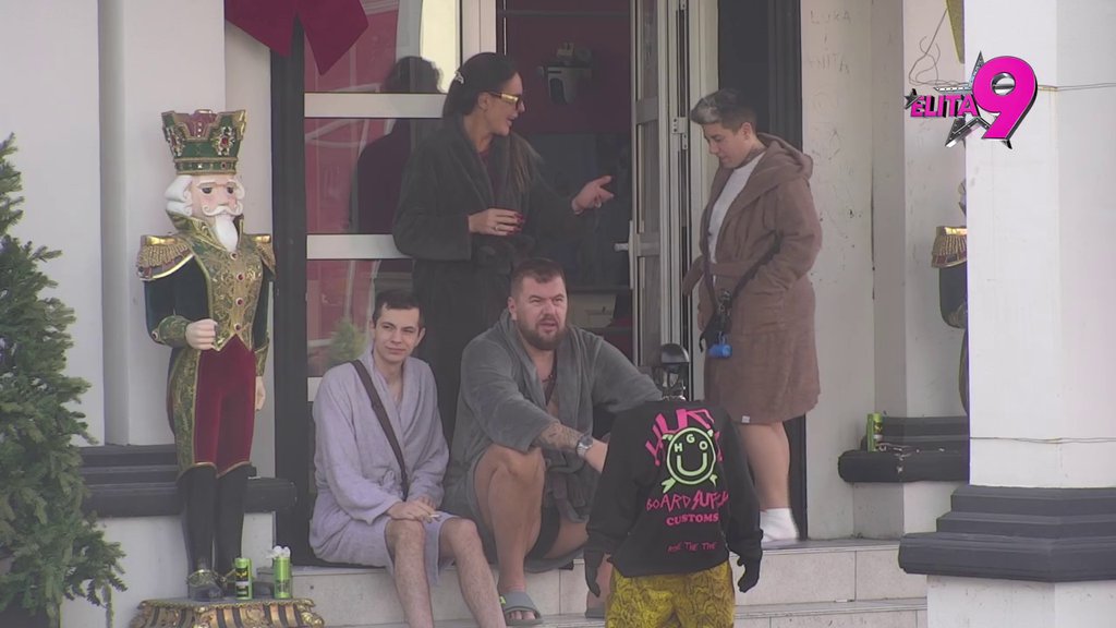 ŠČEPALA GA I NE PUŠTA: Janjuš zamerio Kačavendi intimiziranje sa Mikijem, preko ovoga joj ne prolazi (VIDEO)