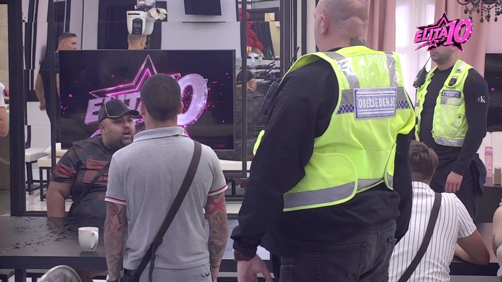 OBEZBEĐENJE ODMAH REAGOVALO! Vasilije i Đole Kralj ušli u sukob zbog soka, pa raspalili rafal uvreda jedno drugom (VIDEO)