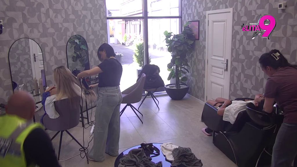 ISKRALA MU SE IZ KREVETA: Aneli se brzinom svetlosti sklonila od Filipa, pa uradila OVO! (VIDEO)