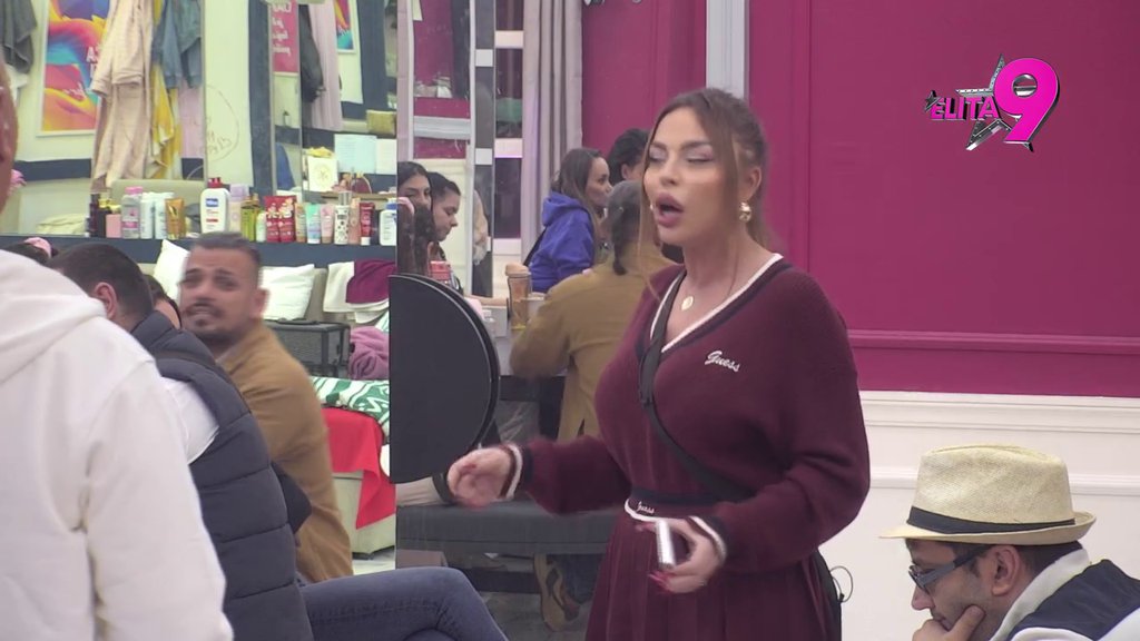 METEŽ U BELOJ KUĆI: Mina i Sofija ušle u žestok klinč, kočnice totalno popustile, pa jedna drugoj sasule sve u lice! (VIDEO)