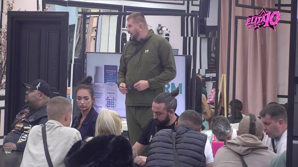 Ne može uopšte da se poredi sa Aneli: Janjuš otvorio dušu i progovorio o svojim osećanjima prema Sandri, a evo šta ona kaže na to!  (VIDEO)