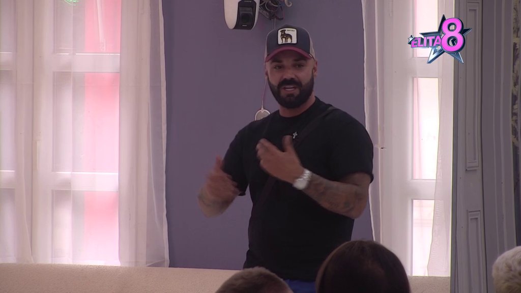 Snima filmove, samo se muške uloge menjaju: Brutalno poniženje Aneli Ahmić! Sanja je uništila, od ovog blama nema dalje (VIDEO)