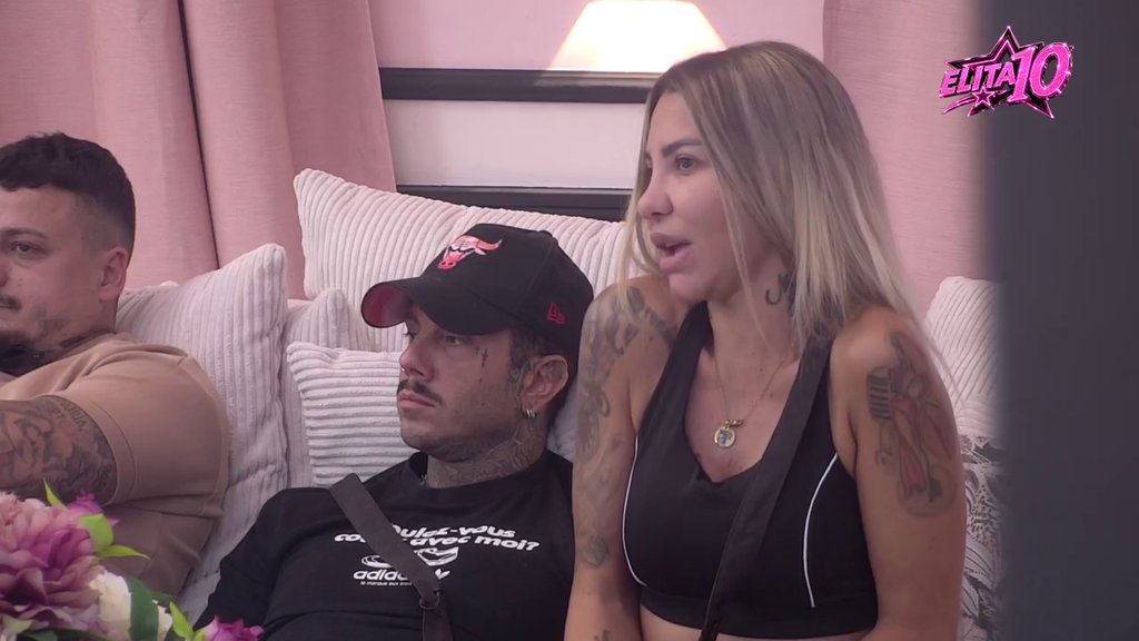 Dokaz crno na belo? Aneli odbila da pogleda u oči Filipa Cara i izdrži da se ne nasmeje! (VIDEO)
