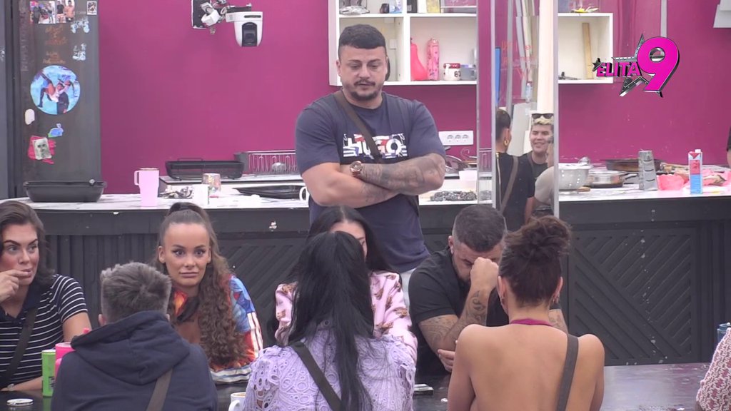 Kad si mogla Daneta, mogla si i mene... Terza doživeo prosvetljenje, shvatio šta je izgubio zbog Sofije, pa priznao da je okrenuo list: Tvoja dobra osobina je da MUZEŠ LJUDE ZA PARE (VIDEO)