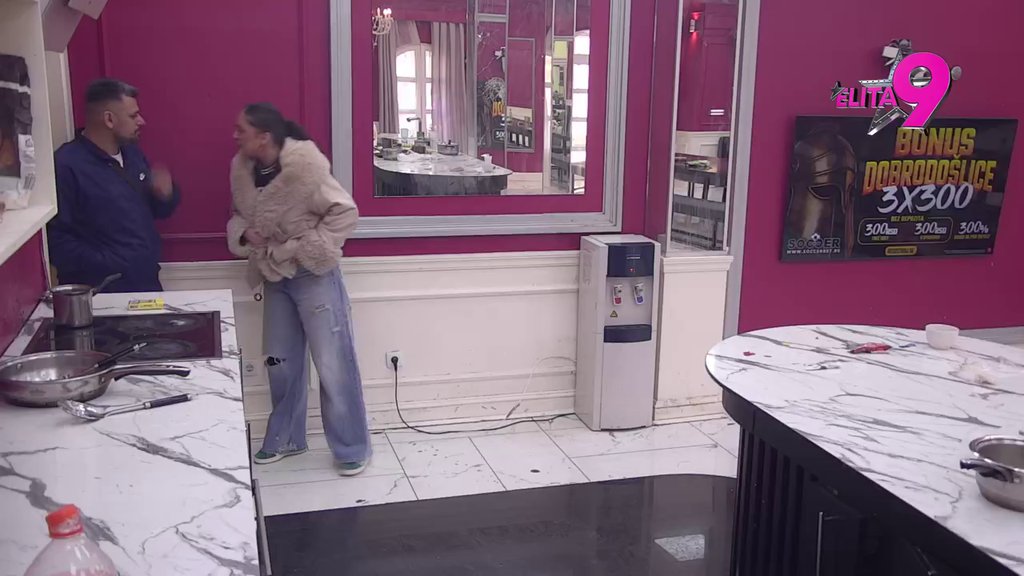 DRAMA! Anastasija dohvatila sok u pokušaju da ISPOLIVA Boru, on se ZABARIKADIRAO u pušionicu! (VIDEO)