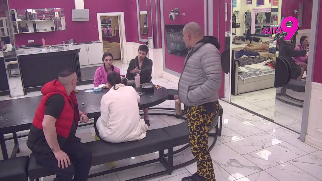 Karambol u kući! Bora ponovo izvređao Hani ćerku, izbio haos (VIDEO)