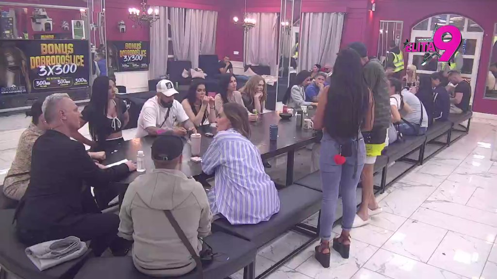 KAO U KANTINI, SVIMA DAJEŠ: Stanija BRUTALNO udarila na Maju, ona joj odgovorila bez ustručavanja: RUMENKA, LICE TI SE RASPALO! (VIDEO)