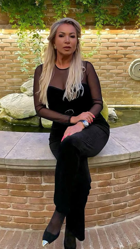 VEČERAS U ELITU STIŽE POZNATA PEVAČICA: Spremna da napravi potpuni haos na imanju! (FOTO)