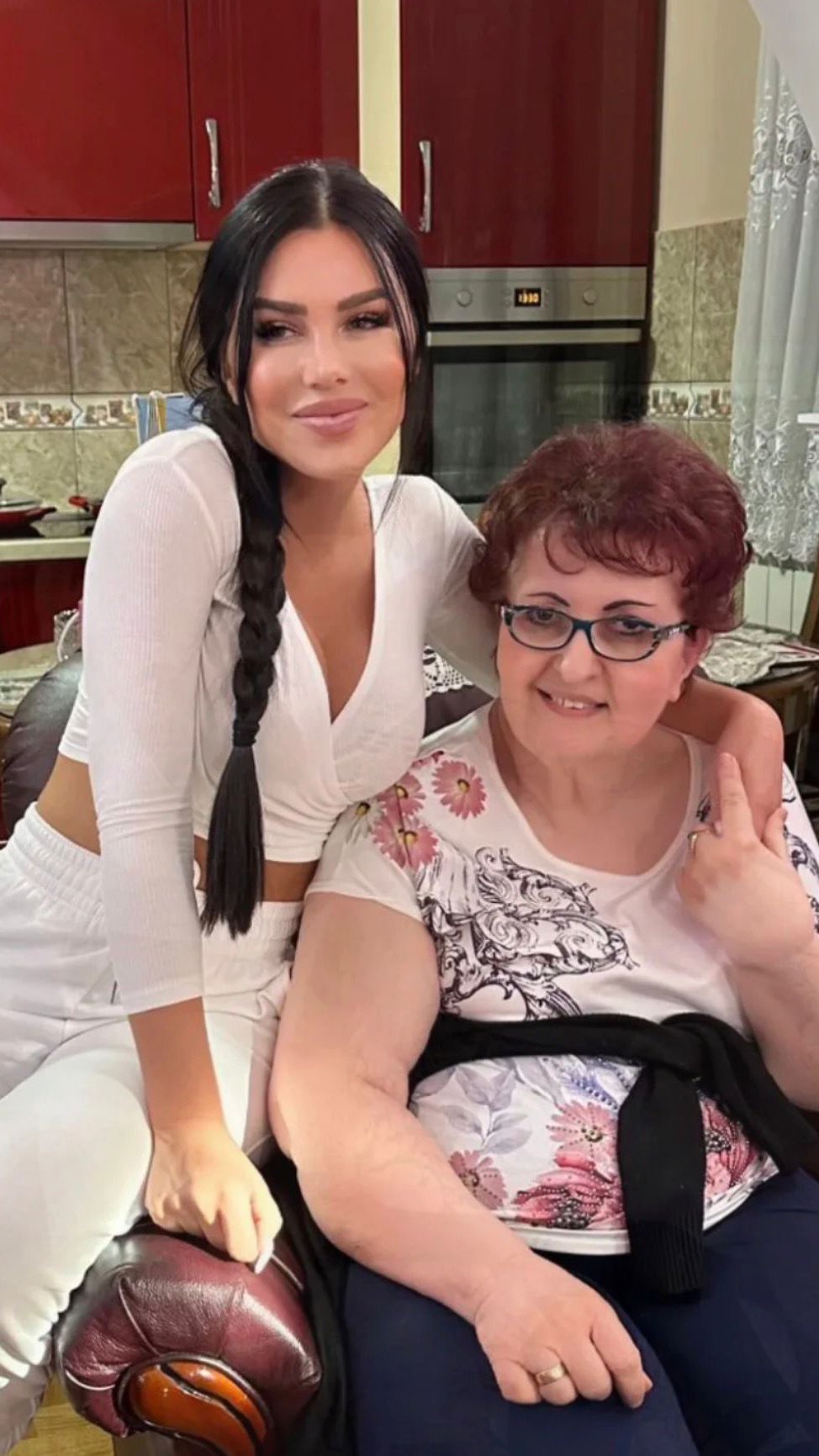 KOSA MI SE DIŽE NA GLAVI OD NJIH! Baka Milanka, Stanijina gladijatorka, žestoko o napadima Maje i Asmina: Jaka je, izdržaće...