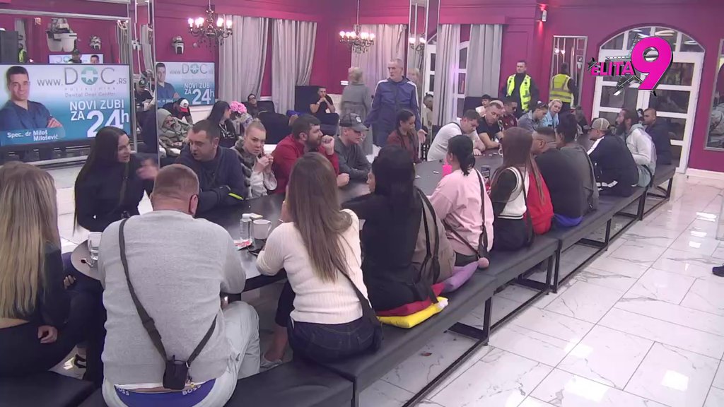 ŽELALA SI DA BUDEŠ DEO... Asmin optužio Jakšićku da ga je dodirivala po polnom organu, ona demantovala, pa ušla u raspravu sa Mikijem: TI SI KAČAVENDINA IGRAČKA! (VIDEO)