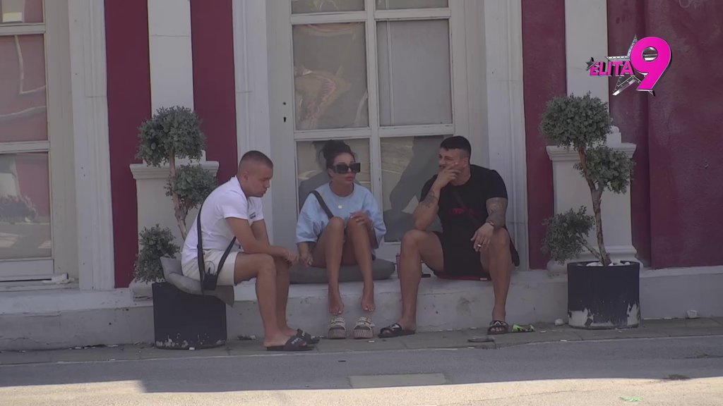Kad si postao od sina to? Dača i Sofija udružili zle jezike i žestoko opleli po Kačavendni! (VIDEO)
