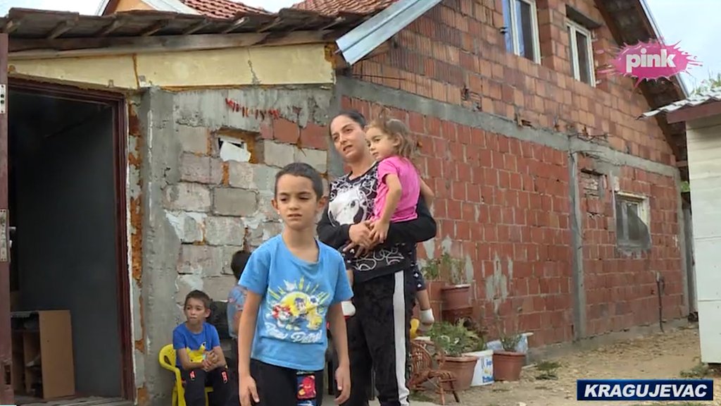 OD TEŠKOG ŽIVOTA, DO NOVOG POČETKA! Željko Mitrović pomirio zavađenu PORODICU i majici petoro dece obećao izgradnju NOVOG DOMA (FOTO+VIDEO)