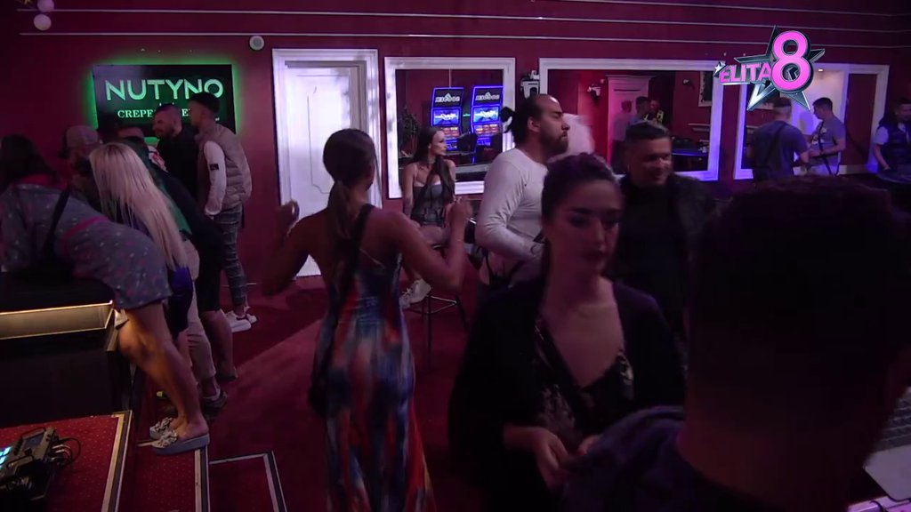 VRELA ATMOSFERA! Žurka u Eliti se polako ZAHUKTAVA, a učesnicima je odmah nakon ulaska u diskoteku bilo najvažnije OVO! (VIDEO)