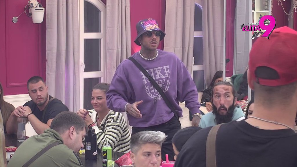 OVO ZA NJU NIJE KANAL, OVO JE SEPTIČKA JAMA: Učesnici urnisali Aneli i Filipa zbog njihove prisnosti ispod pokrivača, nastao karambol za stolom (VIDEO)