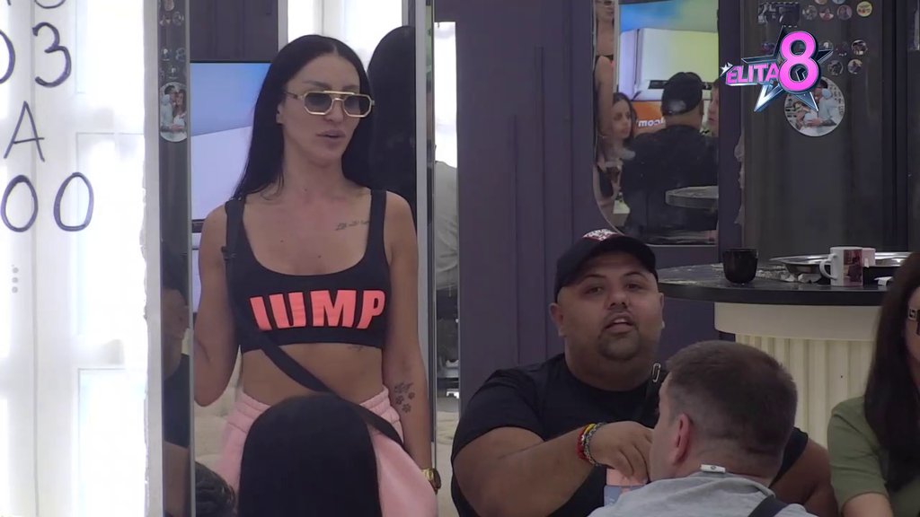Zamenio kraljicu za dvorsku ludu: Sofija nemilosrdno ponizila Luku zbog Aneli, on joj uzvratio Milicom Veličković, pa Terzu vratio na fabrička! (VIDEO)