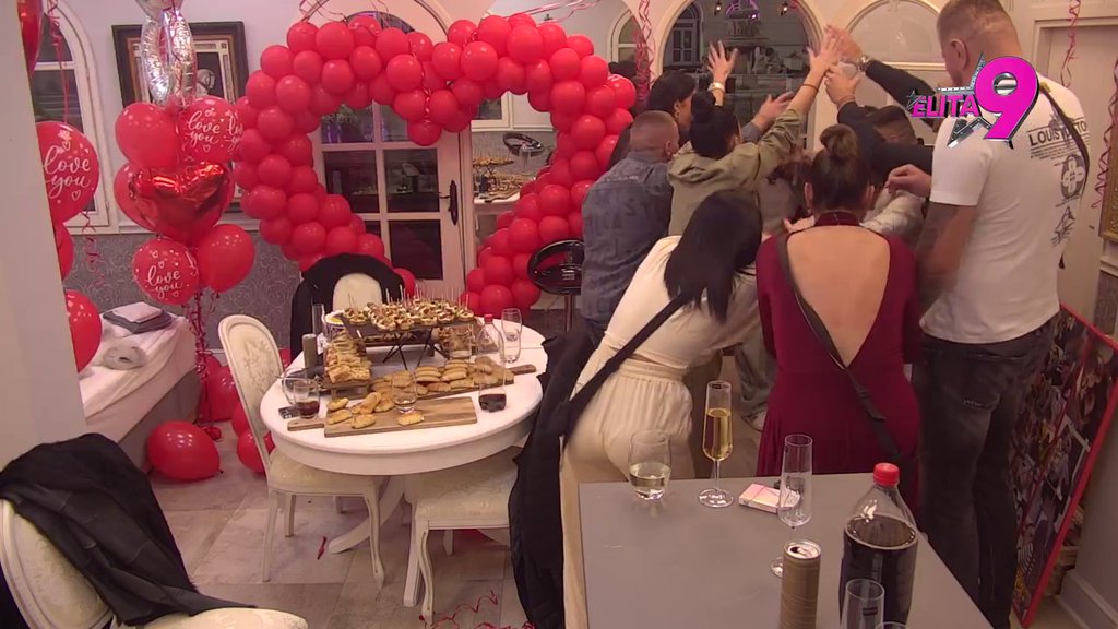 Bez njega slavlje ne može da prođe! Darko Tanasijević stigao na veridbu Bebice i Teodore, luda žurka se nastavlja (VIDEO)