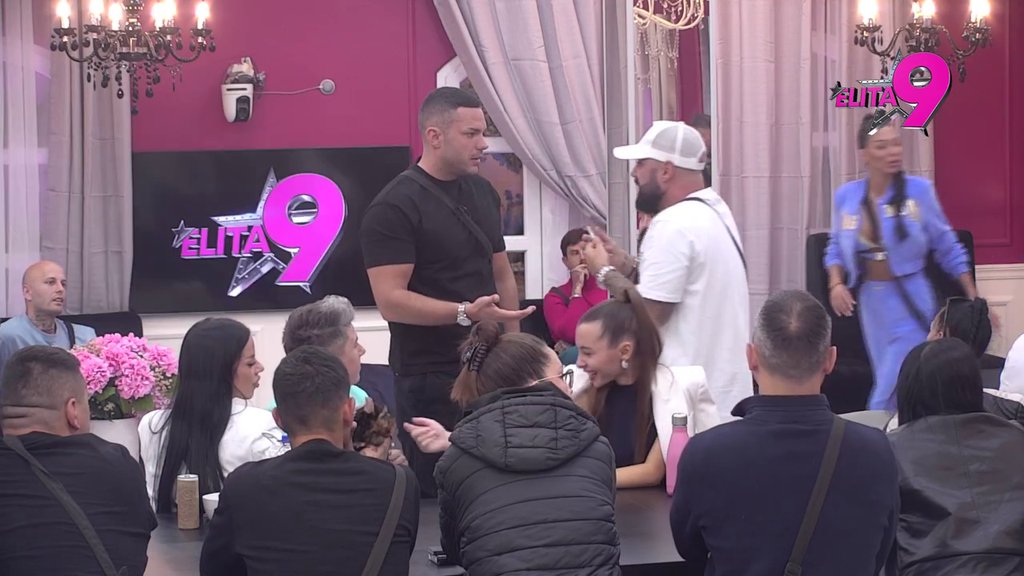 PUČE PRIJATELJSTVO: Mića napao Anđela, on kao nikad zarežao na njega! Ovo niko nije očekivao (VIDEO)