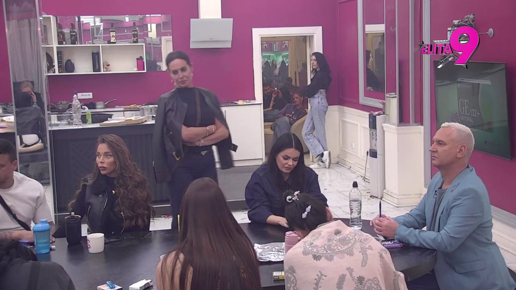 Što je došao na večeru sa mojim detetom, kad smo kr*s kombinacija?! Kačavenda progovorila o detaljima afere sa Janjušem, pa raskrinkala Vanju: Tražila mi je da je pošaljem sa Anđelom u izolaciju (VIDEO)