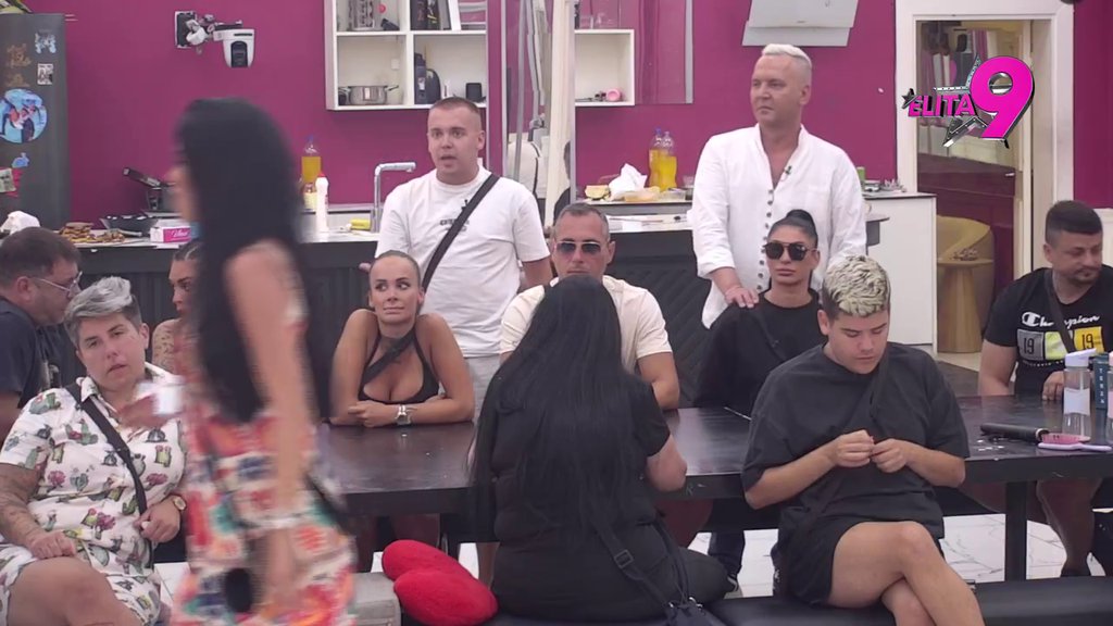 NJEN PORAZ BI BIO DA FILIP OZVANIČI VEZU SA MNOM: Aneli optužila Anitu da gori od sujete prema njoj, ona zarežala na nju: NE ŽELI TE ZBOG DETETA, KAO ŠTO NIJE NI MENE! (VIDEO)
