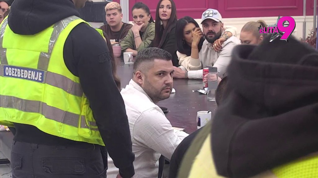 Karambol u Beloj kući: Bora pukao kao zvono i krenuo na Asmina! Psuje mu sve mrtvo i živo, obezbeđenje hitno reagovalo (VIDEO)