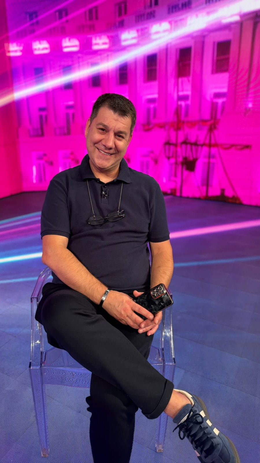 Večeras na TV PINK! U NAROD PITA stižu Sara, Ivan i Bebica, vreme je da istina izađe na videlo