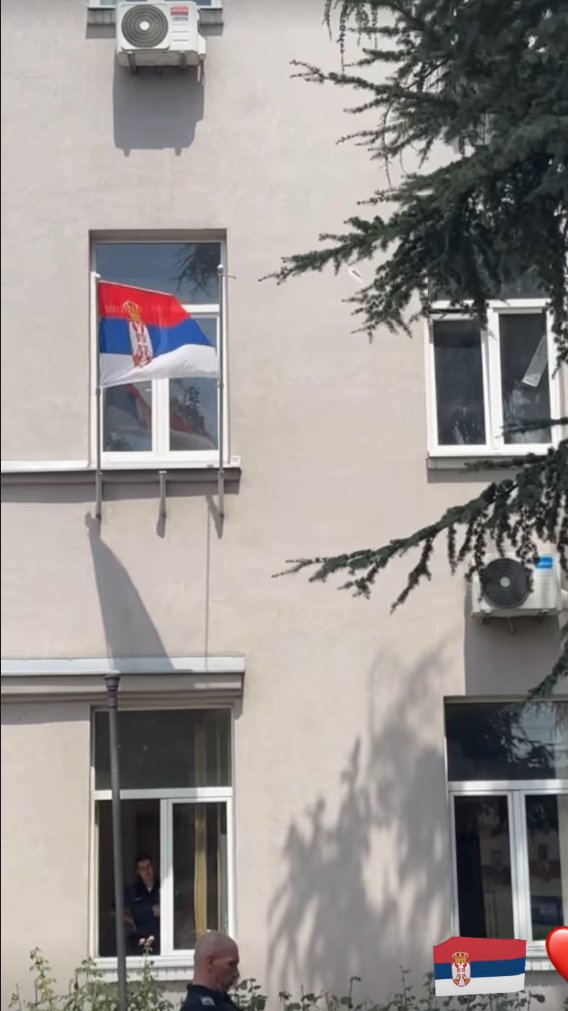 MAJA MARINKOVIĆ ZAVRŠILA U POLICIJI! Snimljena ispred stanice, nadležni organi morali da reaguju (FOTO)