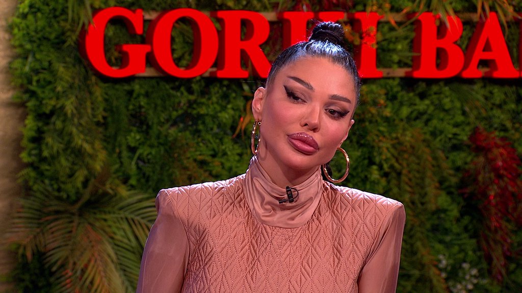 ISPOD NJENE KOŽE LEŽI ONA GROZNA MAJA! Anelina majka Grofica urnisala Marinkovićevu: Ta prljavuša je izgledala kao saobraćajna nesreća, krpili su joj karoseriju!