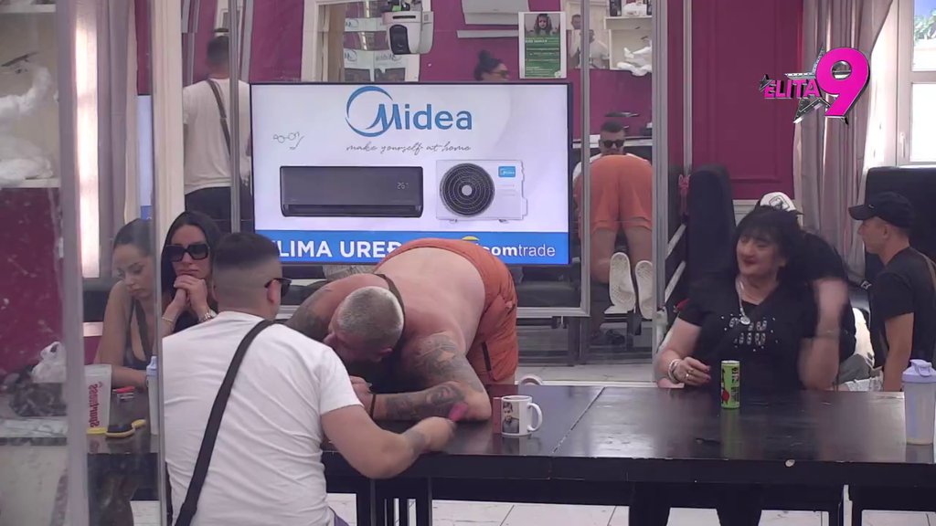 IMAJU JEDANAEST STANOVA I DVE KUĆE: Kačavenda odgovorila na Janjuševe prozivke da nije obezbedila svoju decu, pa otkrila da su oni obezbeđeni do petog kolena! (VIDEO)