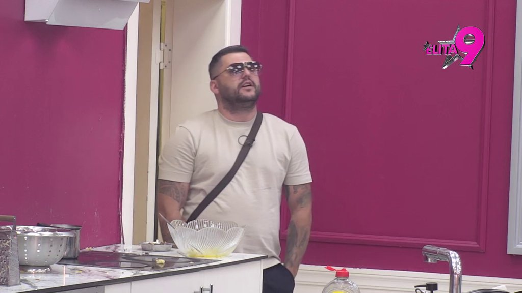 LETI PERJE NA SVE STRANE: Uroš i Asmin se ne smiruju, pljušte uvrede kao nikada do sad! (VIDEO)