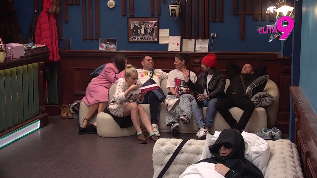 Ne mogu da se zaljubim u čoveka koji ima manja mu*a od mene! Advokatica ponizila Milana pred svima, pa bacila crv sumnje na njegove emocije prema njoj! (VIDEO)