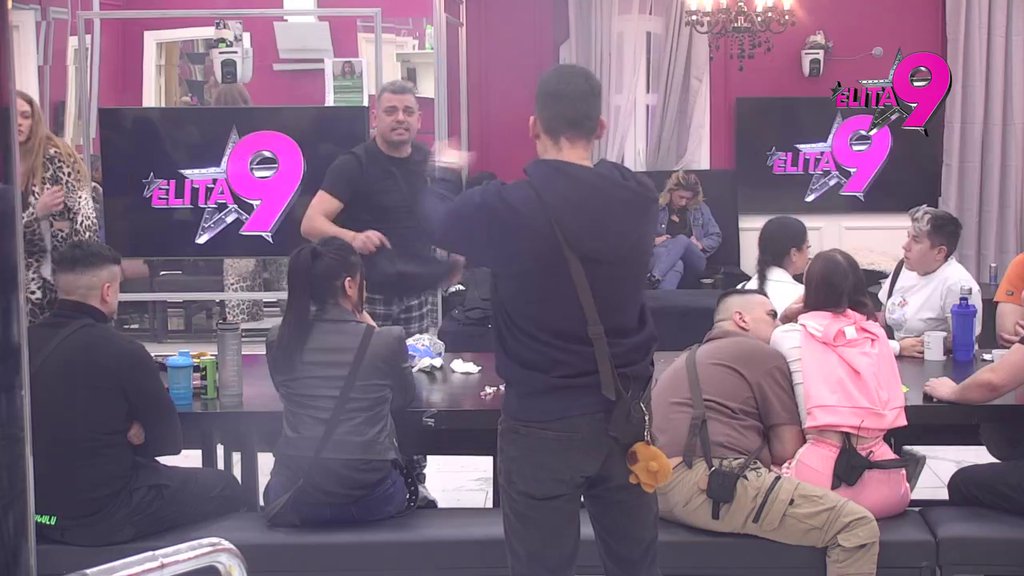 Bora Santana ponovo doživeo pomračenje: Anastasija jeca na sav glas, on niže gnusne prozivke za Murata i nju! (VIDEO)