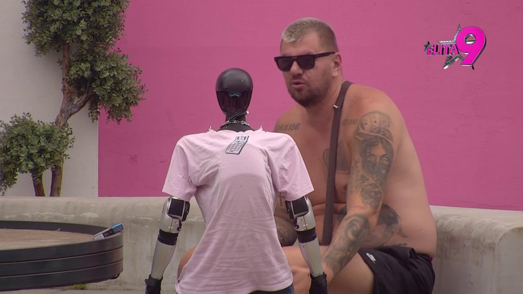Je l' si video kako igra, za to Dane odmah vadi pet hiljada... Janjuš i Boginja SLASNO OPLELI po Dušici, ne štede je! (VIDEO)