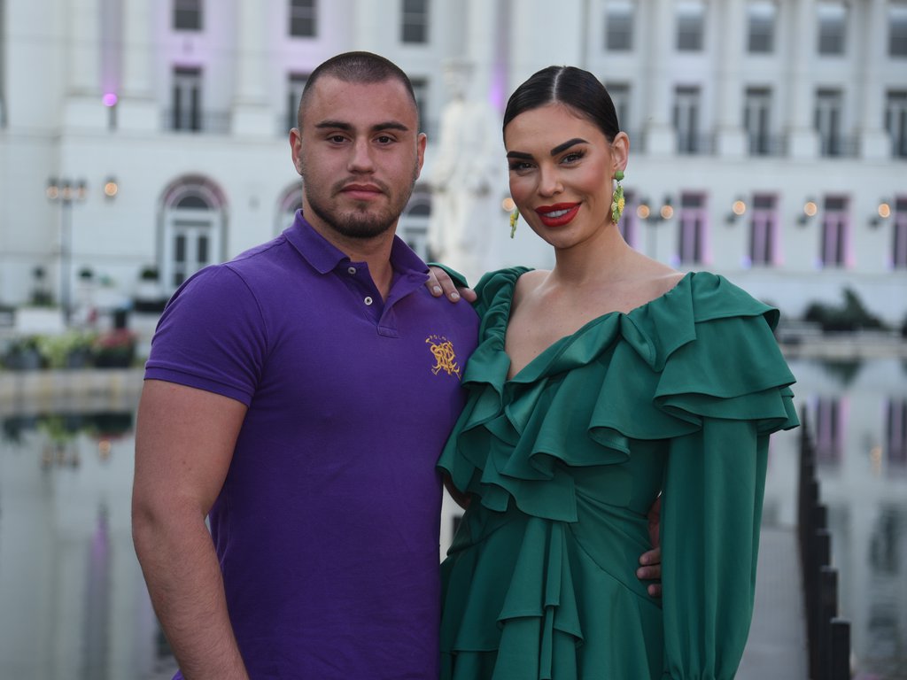 CELA PORODICA JE U ŠOKU! Progovorila Viktorova sestra nakon dramatičnog raskida sa Minom i haosa u Eliti: Ovo su za nas teški trenuci