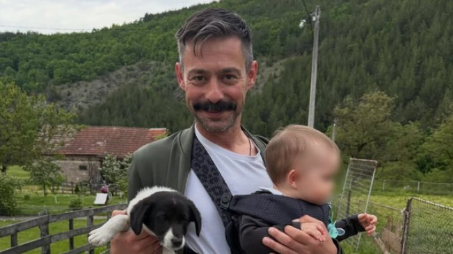 Milan Vasić sina kupa u lavoru na Kosovu: Glumac prelepim prizorom raznežio javnost (FOTO)